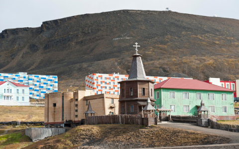 Норвегия пропустила два контейнера для российского поселка на Шпицбергене 